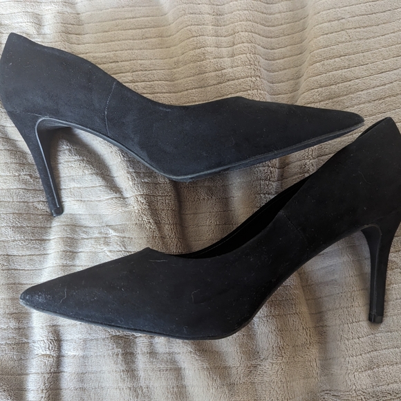 Pointed toe stiletto pump from Torrid. - Picture 3 of 5